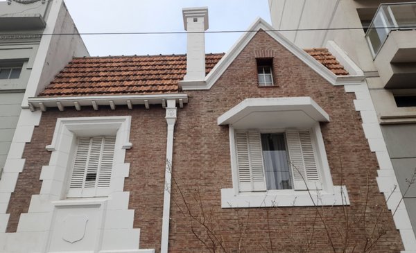 "Misterioso hallazgo en barrio residencial de Bahía Blanca genera pánico"
