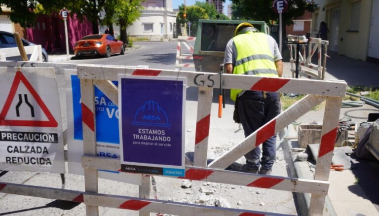 ABSA anuncia cortes de agua en Bahía Blanca por obras en Acueducto Brandsen.