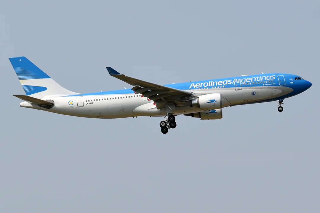 Aerolíneas Argentinas altera programación: cancela 46 vuelos por paro de Controladores aéreos.