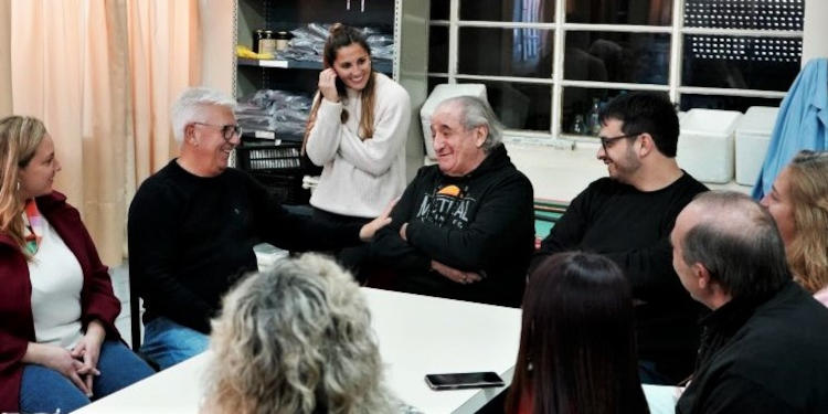 Alejandro Dichiara se destaca en su recorrida por Coronel Dorrego y distritos vecinos, en plena campaña electoral.