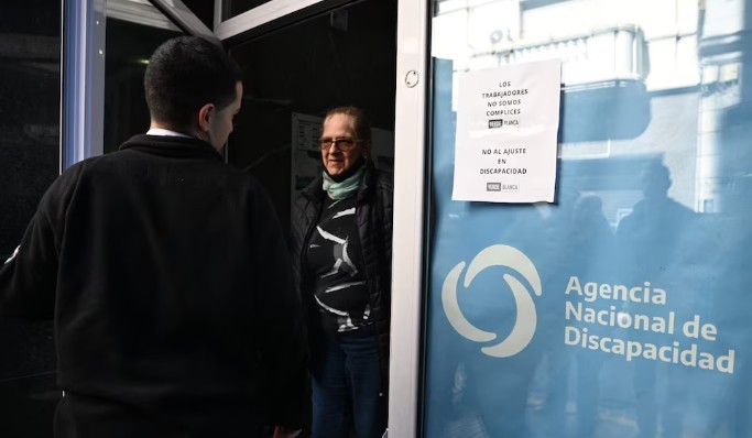 Allanan sedes de ANDIS y droguería Suizo Argentina por causa de supuesto pago de coimas.
