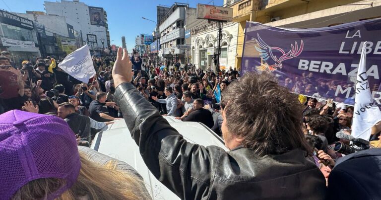 Ataque a Javier Milei desata caos en Lomas de Zamora: una caravana evacuada de emergencia en pleno Karinagate.