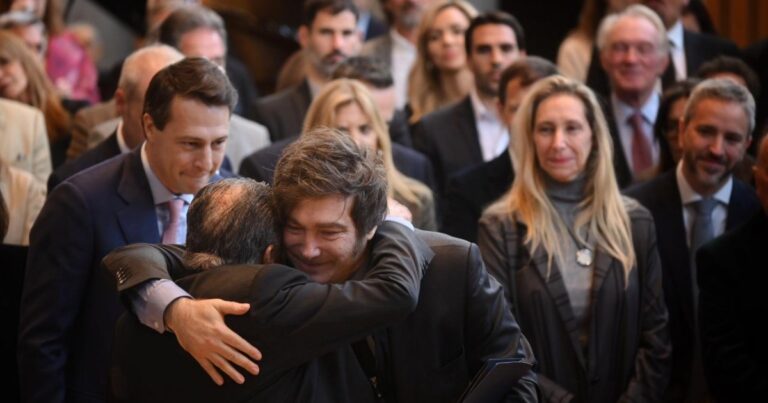Caída récord en confianza hacia el gobierno de Javier Milei: ¡niveles históricos de desaprobación!