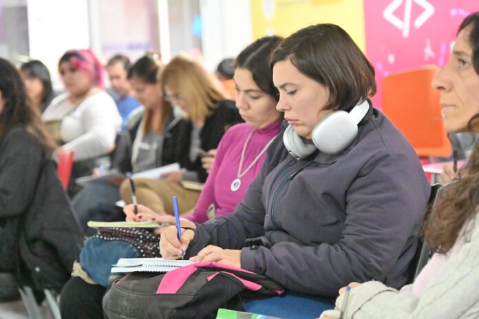 Comienza el tercer ciclo de cursos para adultos en el Bahía Hub: ¡Inscripciones abiertas para capacitaciones tecnológicas!