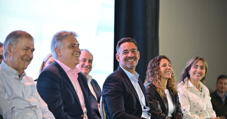 Córdoba se prepara para cambios en su Legislatura: posibles sucesores de Siciliano y expectativas en el bloque.