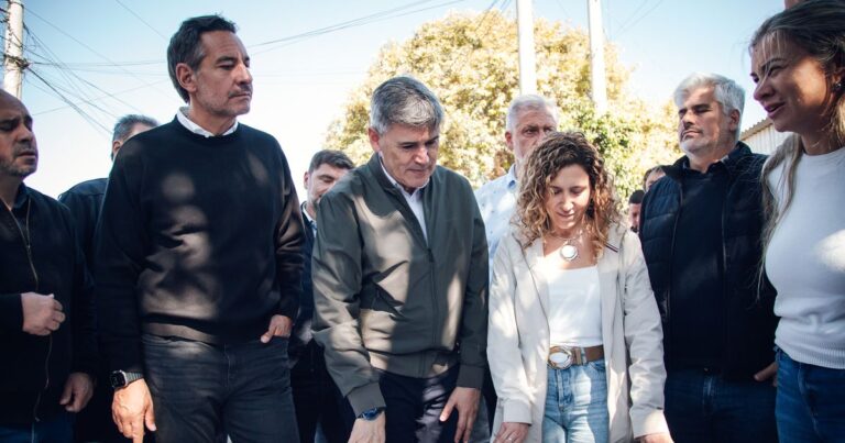 Daniel Passerini suma a Siciliano y Jure en inauguración de servicio de agua en la ciudad de Córdoba.