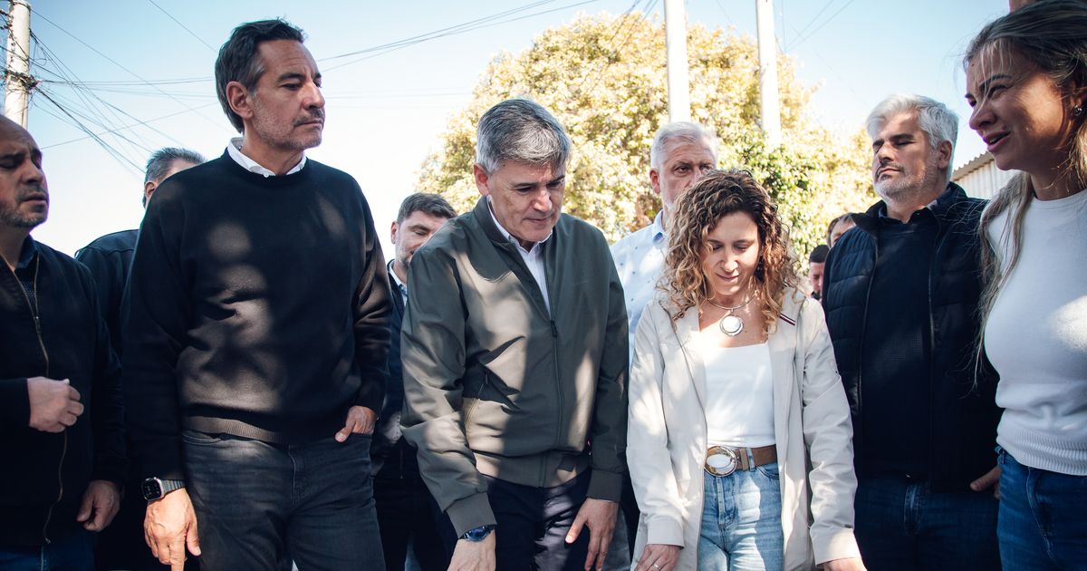 Daniel Passerini suma a Siciliano y Jure en inauguración de servicio de agua en la ciudad de Córdoba.