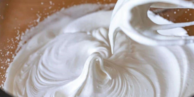 Descubre los secretos para preparar un merengue casero perfecto y otros trucos imprescindibles en la cocina.