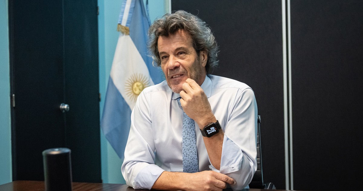 Designado por Caputo, el titular de la UIF denuncia filtración sobre $800 mil dólares recibidos.