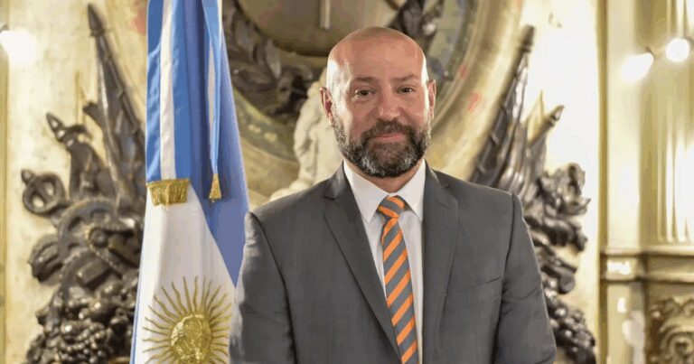 Diego Spagnuolo, exfuncionario, podría presentarse como arrepentido: la amenaza que sacude al Gobierno.