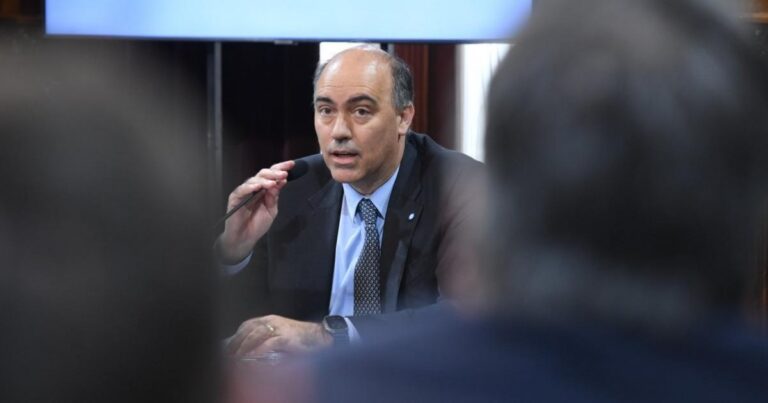 Embajador argentino en España exalta al rey en evento por San Martín.