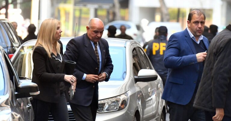 Escándalo de coimas en Andis revelado por LPO y archivado por Rívolo.