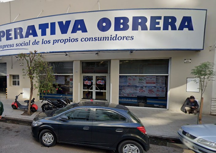 Explosión en sucursal de la Cooperativa Obrera deja un herido: evacuación y preocupación en Bahía Blanca.