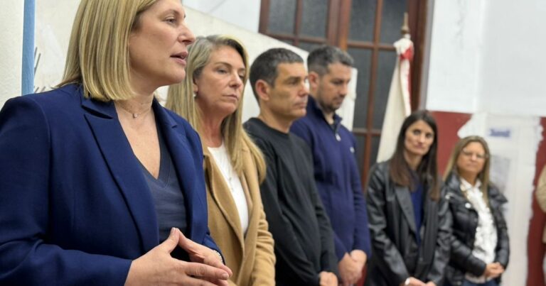 Gisela Scaglia insinúa que Maximiliano Pullaro podría ser presidente durante evento en la UCR de Rosario.