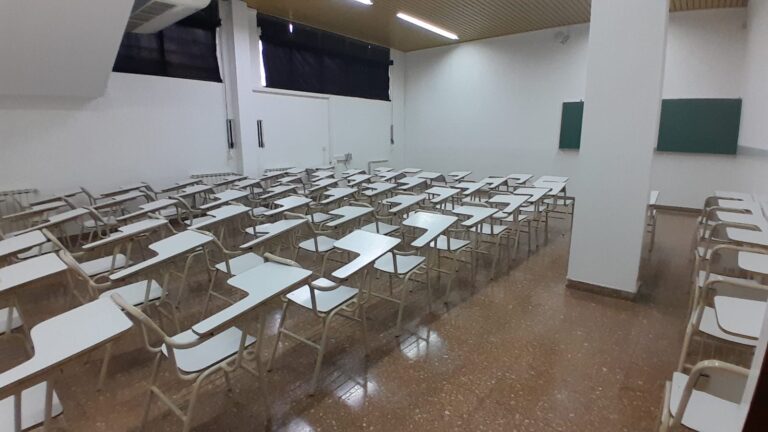 Grupo Wolko dona y recupera aulas para la Universidad Nacional del Sur tras inundación.