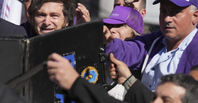 Impacto negativo de coimas: Milei pierde liderazgo frente a Kicillof y Kirchner