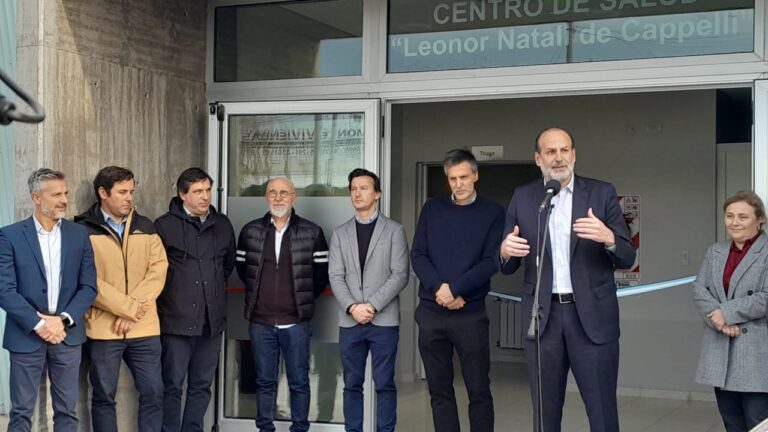 Inauguran ampliación del Centro de Salud de Ingeniero White con modernas instalaciones y servicios mejorados.