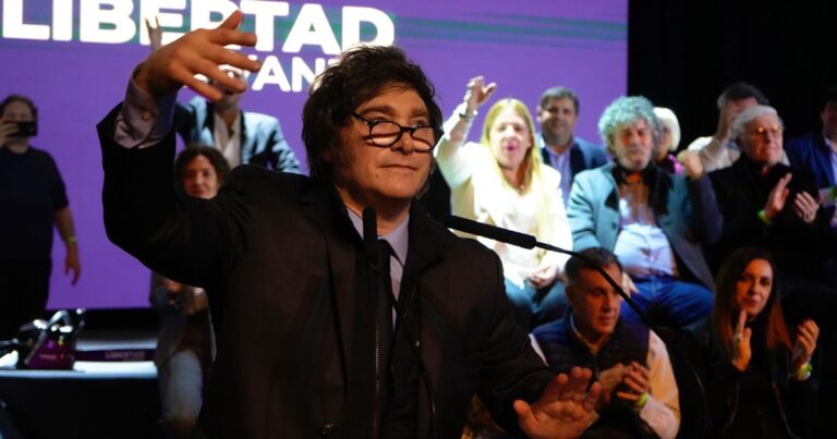 Javier Milei en Junín: lanza duros ataques al kirchnerismo y denuncia posible fraude electoral.