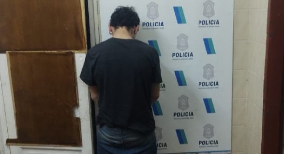 Joven de Punta Alta arrestado por golpear a su madre en escena violenta.