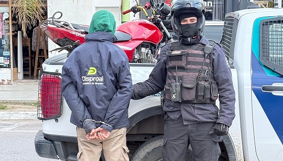 Joven detenido tras intentar evadir control policial en Bahía Blanca.