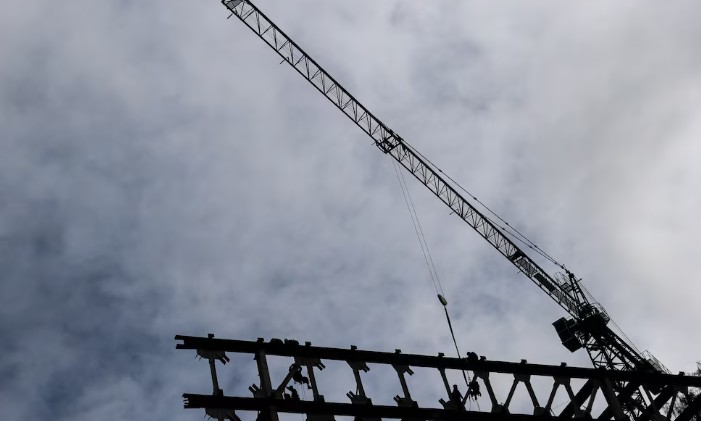 La economía creció 6,4% en junio, pero cayó un 0,7% respecto a mayo. Incertidumbre en el tercer trimestre.