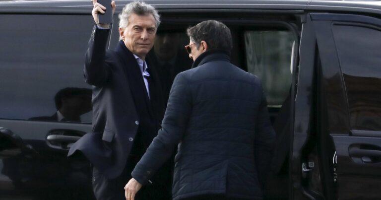 Macri asegura apoyo financiero clave de Kovalivker para Milei en el ballotage.