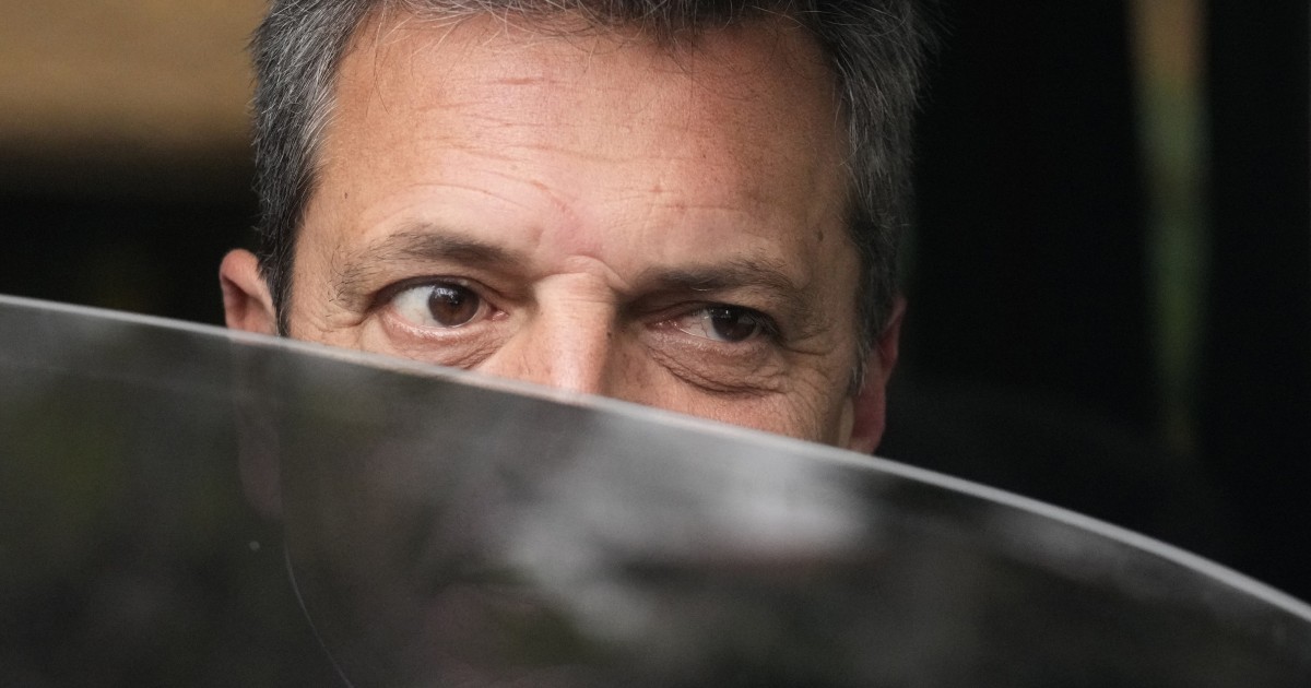 Massa sorprende con estrategia de bajo perfil en busca de candidato sorpresa.