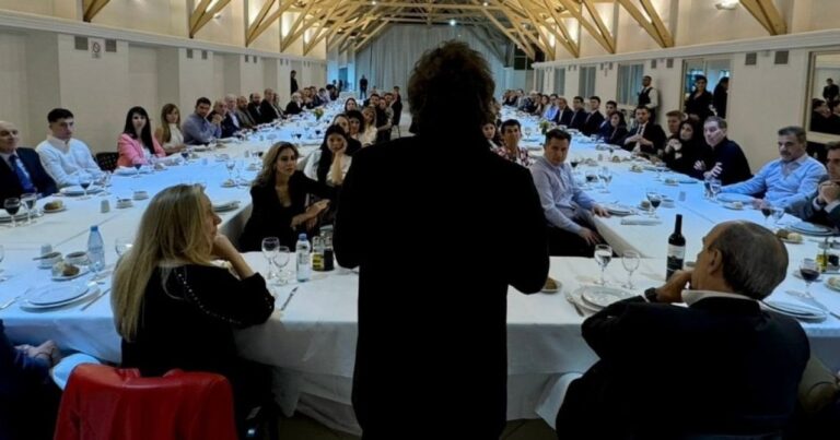 Milei deja en ridículo a diputados del PRO con insólita jornada de película y exigencia de empanadas a medianoche
