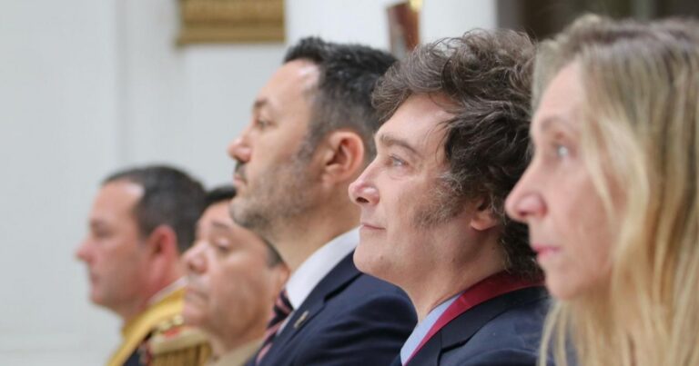 Milei reunió al gabinete para analizar crisis del fentanilo y ver película de Francella.