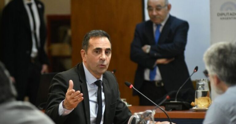Nuevo escándalo en Uatre: chats comprometen a Karina Milei y Menem en plan ilegal.