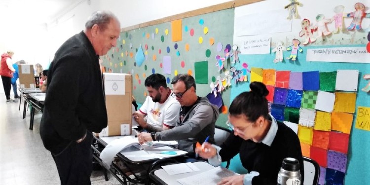 Preocupante cantidad de indecisos en encuesta electoral de septiembre en la provincia.