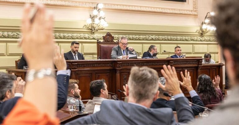 Reforma constitucional en Santa Fe: restringen fueros parlamentarios solo al arresto.