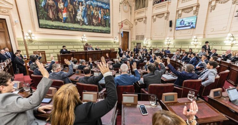 Santa Fe limita reelecciones de legisladores: fin definitivo en 2027. Amplio consenso en Convención Constituyente.
