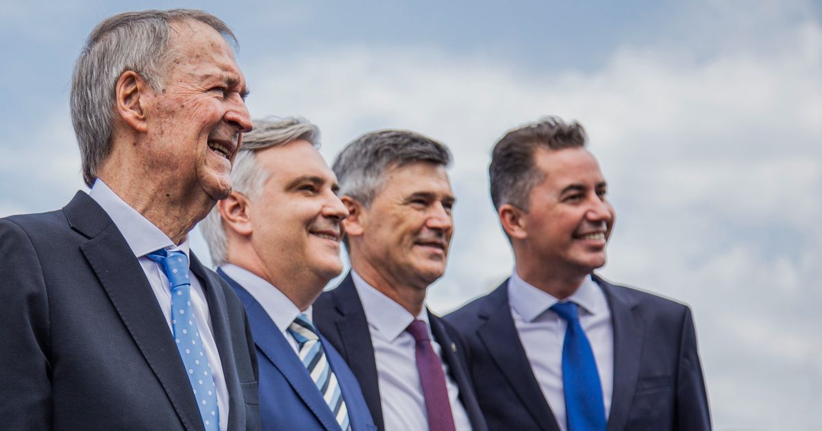 Schiaretti refuerza candidatura con aval de Llaryora: Provincias Unidas se posiciona frente a Milei. ¡Conocé todos los detalles aquí!