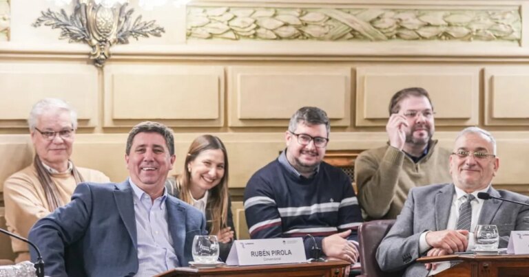 Senadores del PJ habilitan a Pullaro para buscar la reelección: novedades en la Convención de Santa Fe.