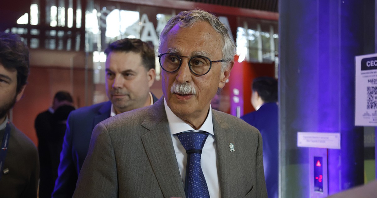 Sturzenegger culpa a Anmat por muertes de fentanilo e inicia disputa con Lugones.
