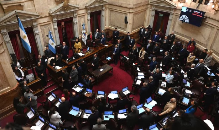Suben nuevamente los sueldos de los senadores: cifras millonarias en juego.