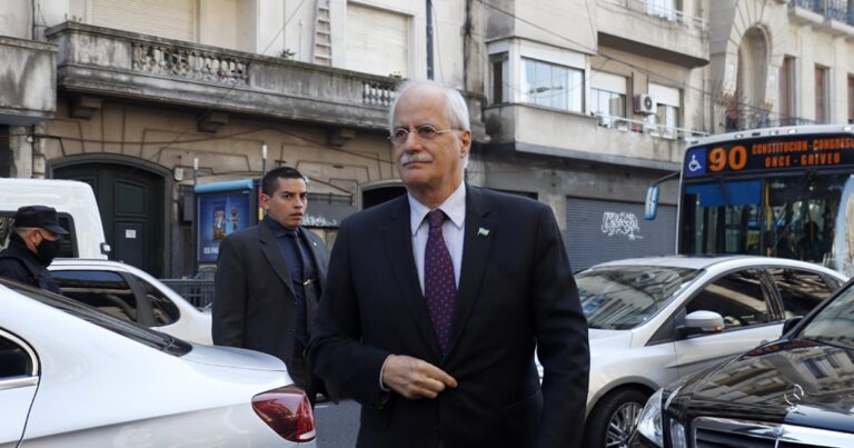 Taiana encabezará la lista del peronismo en la provincia con respaldo de Cristina, Kicillof y Massa.