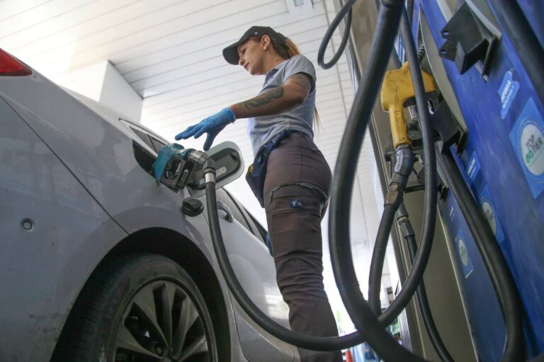 Venta de combustibles cae un 1,16% en julio tras cuatro meses de alza