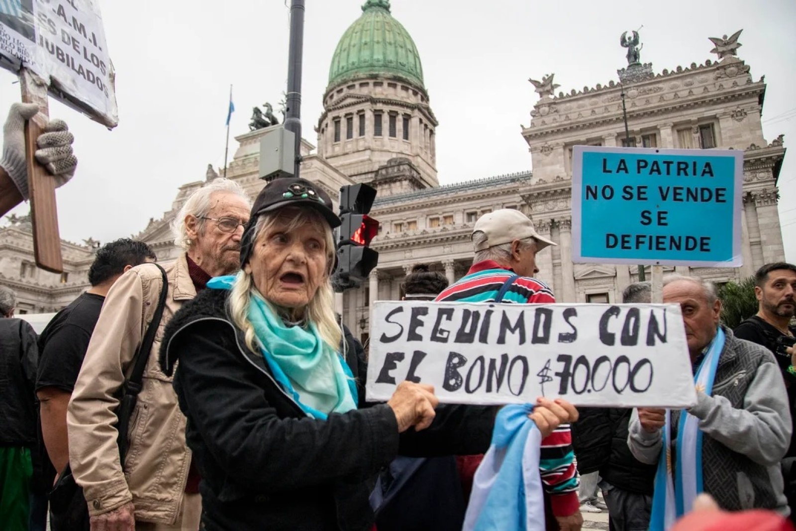 Veto de Milei provoca pérdida millonaria para jubilados argentinos: $468.000 millones mensuales.