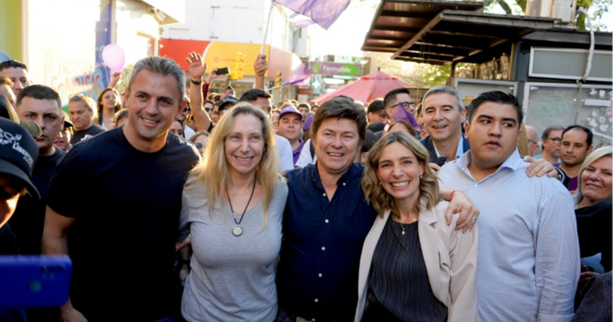 Violencia política empaña cierre de campaña de Lisandro Almirón con Karina Milei en Corrientes.
