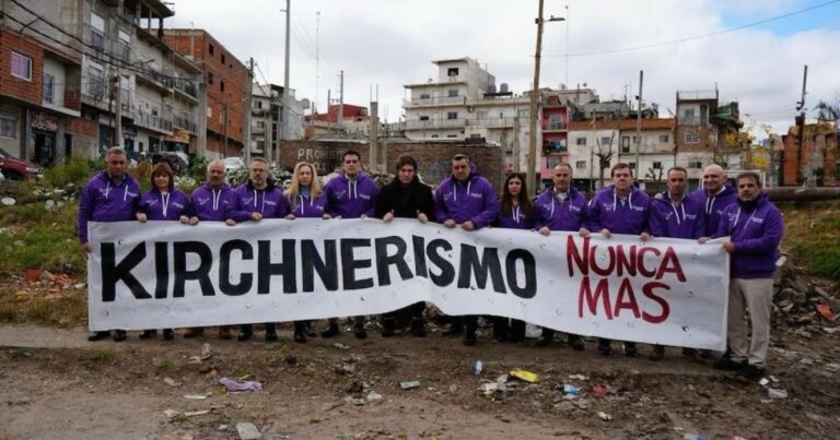 ¡Milei cambia de altura! Conocé el nuevo apodo que le dieron por sus "puntitas de pie"
