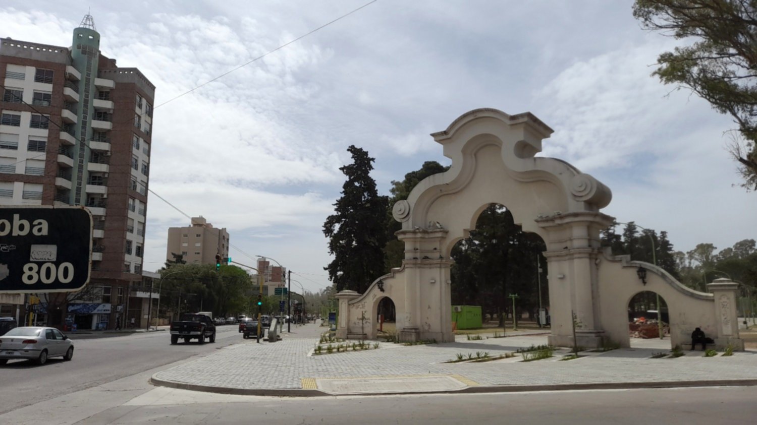 Apertura parcial del puente vehicular en el parque de Mayo para descongestionar el tránsito en Bahía Blanca.