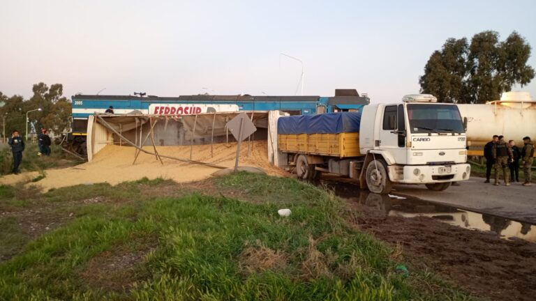 Camionero drogado provoca choque con formación de tren en Ruta Nacional N°3.