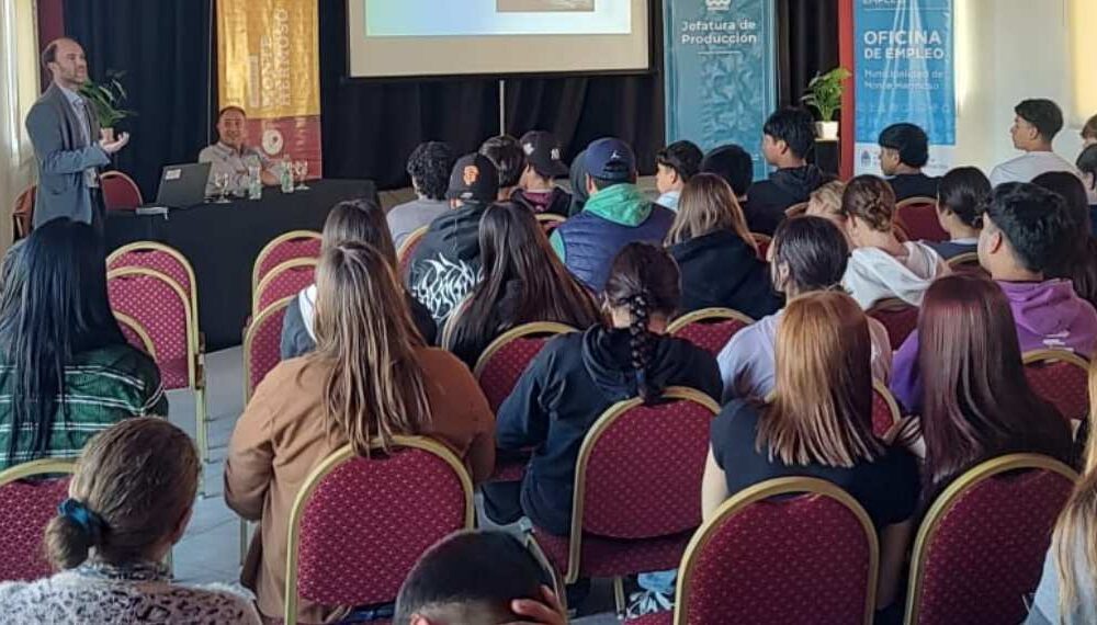 Capacitación e inspiración: Semana del Empleo Joven en Monte Hermoso impulsa a jóvenes en el mundo laboral.