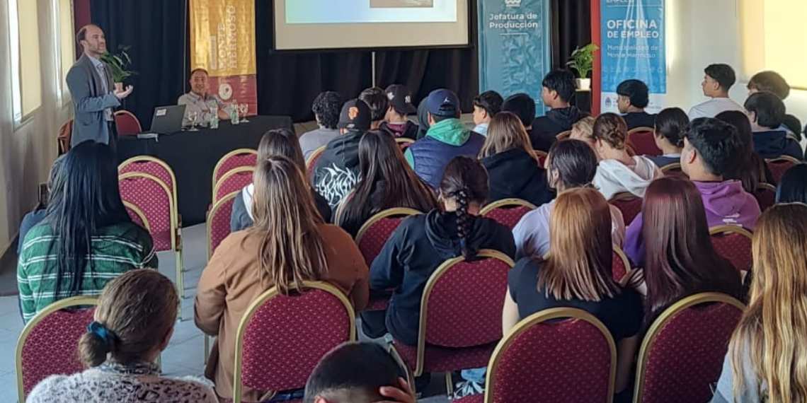 Capacitación e inspiración: Semana del Empleo Joven en Monte Hermoso impulsa a jóvenes en el mundo laboral.