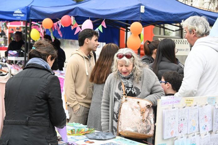 Descubre las ferias de fin de semana en Bahía Blanca: arte, gastronomía y más.