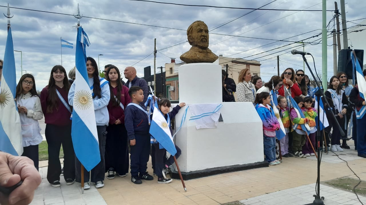 Ingeniero White conmemora 140 años de historia y unidad en su aniversario
