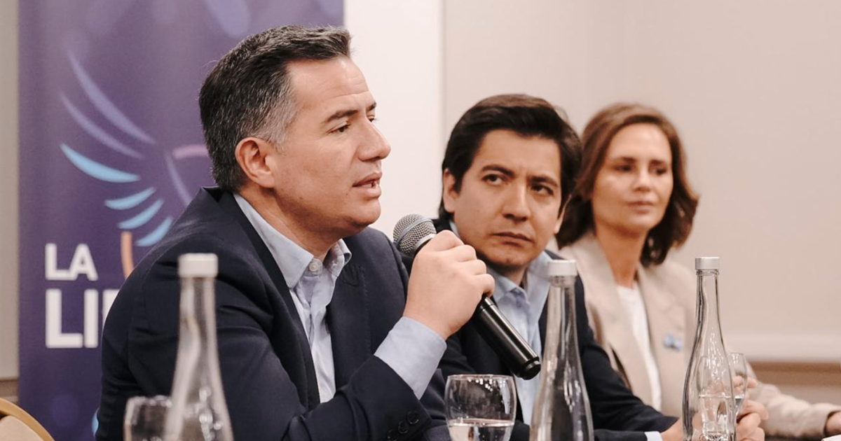 La Libertad Avanza en Córdoba: campaña inaugurada con múltiples actos y foco en el 2027. Impacto de la grieta y estrategias locales frente al escándalo del Karinagate.