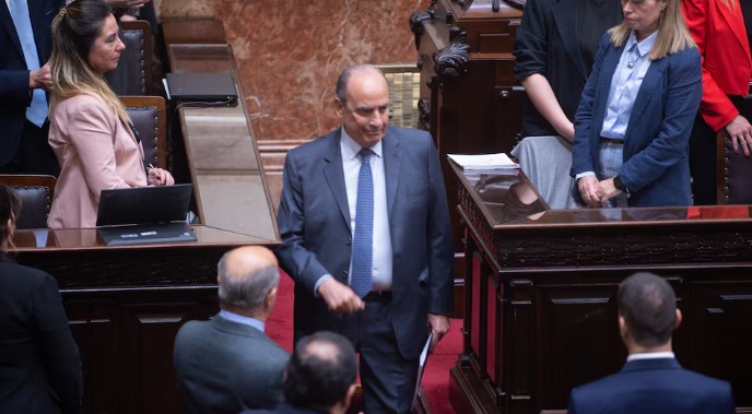 La oposición planea avanzar con moción de censura contra el jefe de Gabinete Francos.